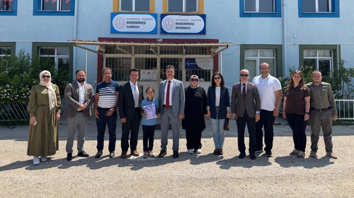 İlçe Milli Eğitim Müdürlüğünden 500 Tam Puanlık Başarıya Tebrik Ziyareti