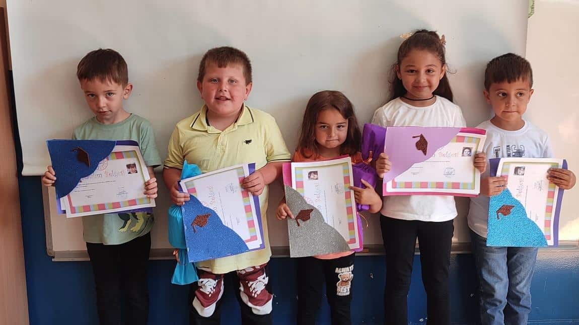 Okulumuzda Karne Sevinci Yaşandı